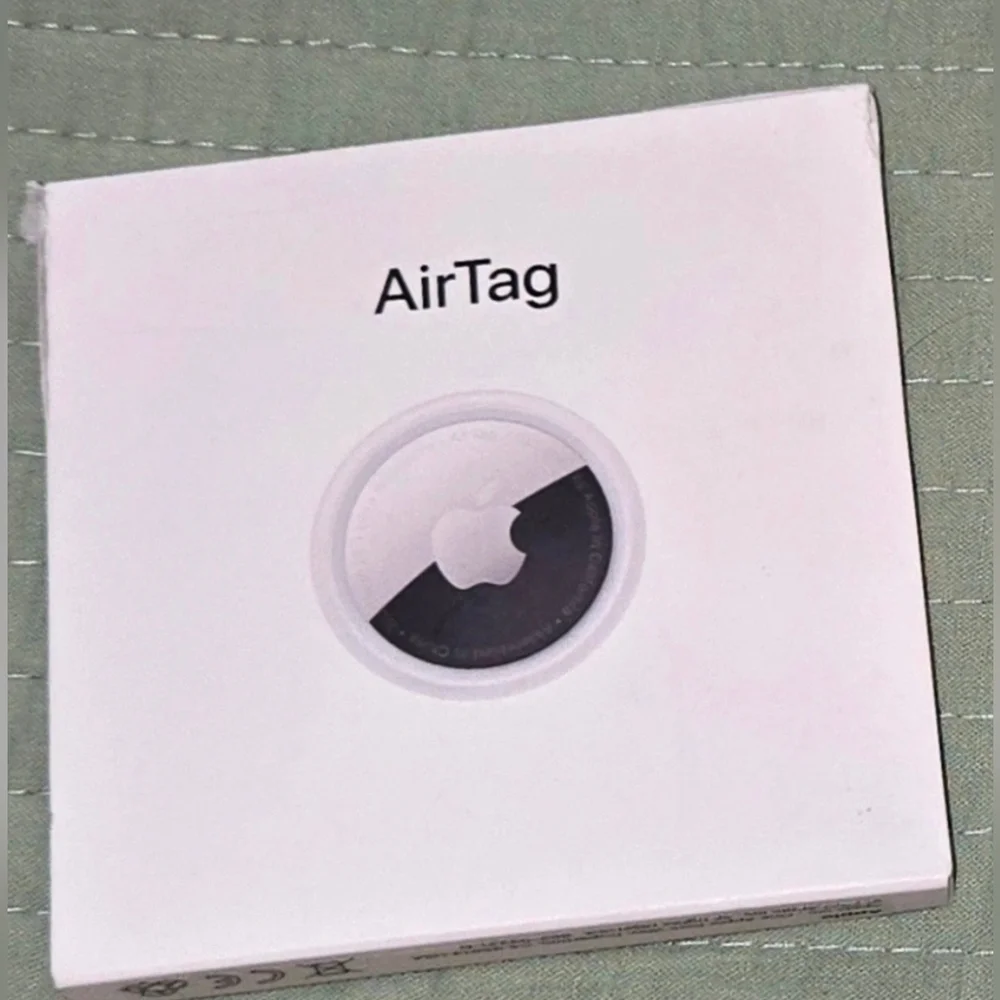 Apple AirTag & Black Air Tag Keychain MX532LL/A MODEL A2187 IPad IPhone New